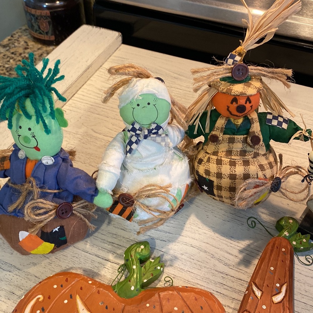 🎃🖤HALLOWEEN BUNDLE-Assorted spooky, fun Halloween decor items - Picture 2 of 5